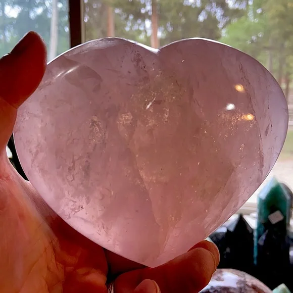 Huge Rose Quartz Crystal Heart Carving With Flash And Rainbows! - Picture 1 of 12